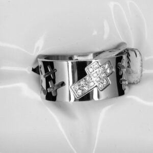 Anillo acero quirúrgico.