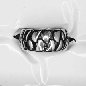 Anillo acero quirúrgico.